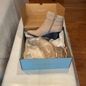 NEW Lifestride Beige Wedge Shoe